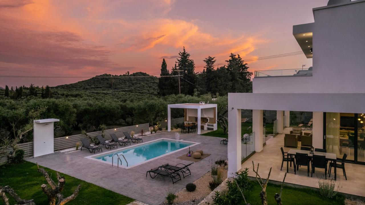 Valentino Luxury Villa Plános Esterno foto