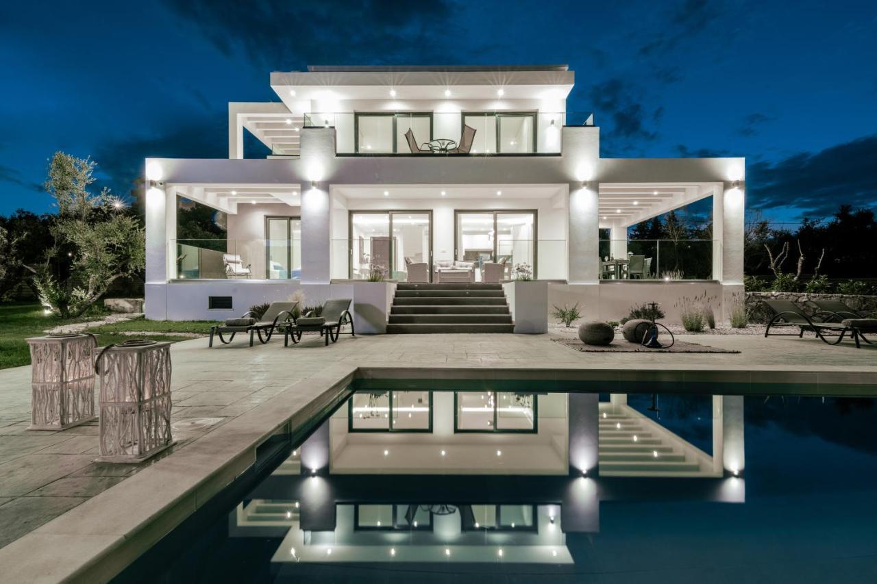 Valentino Luxury Villa Plános Esterno foto