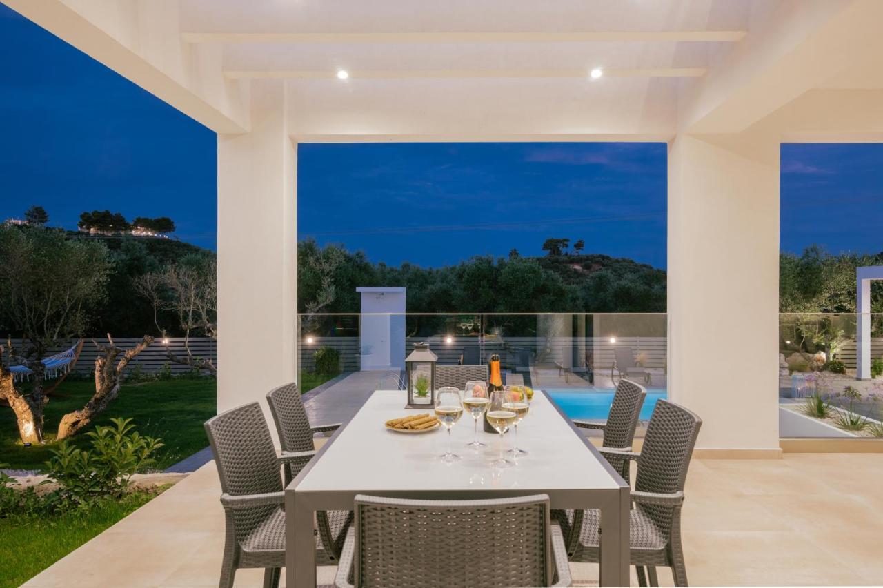 Valentino Luxury Villa Plános Esterno foto