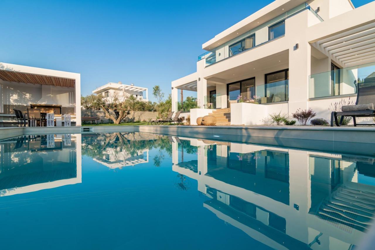 Valentino Luxury Villa Plános Esterno foto
