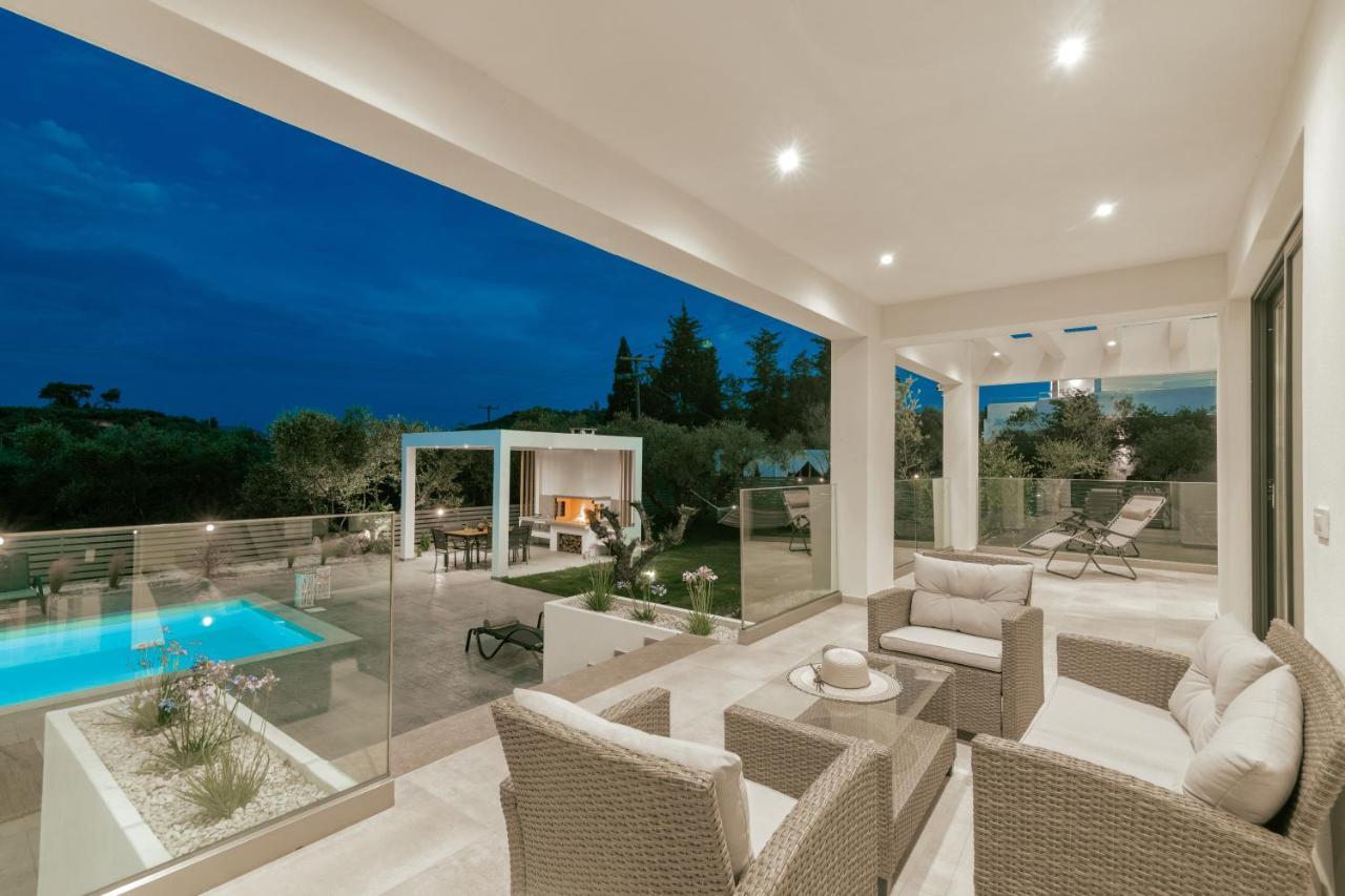 Valentino Luxury Villa Plános Esterno foto