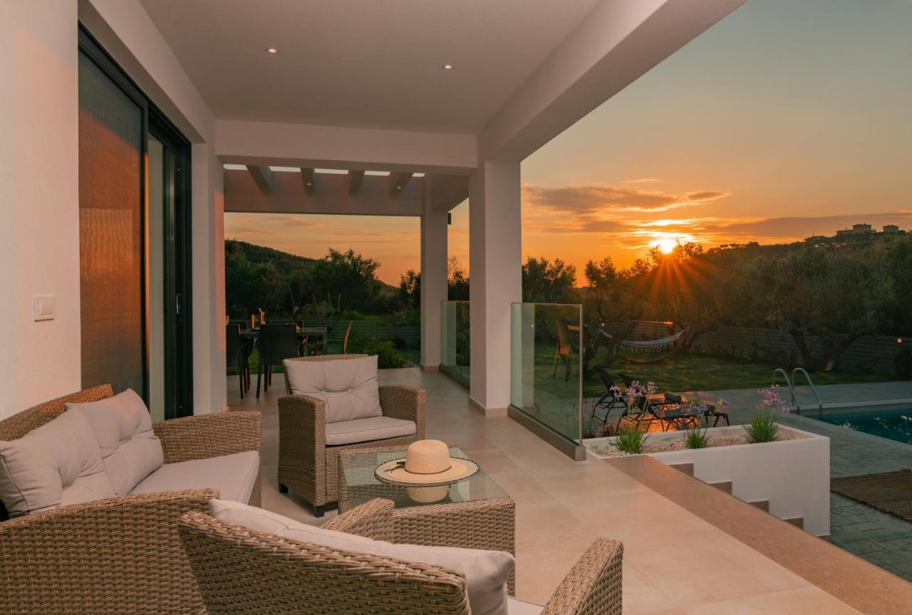 Valentino Luxury Villa Plános Esterno foto