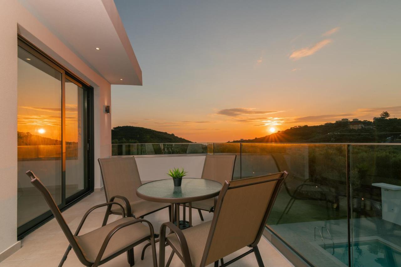 Valentino Luxury Villa Plános Esterno foto