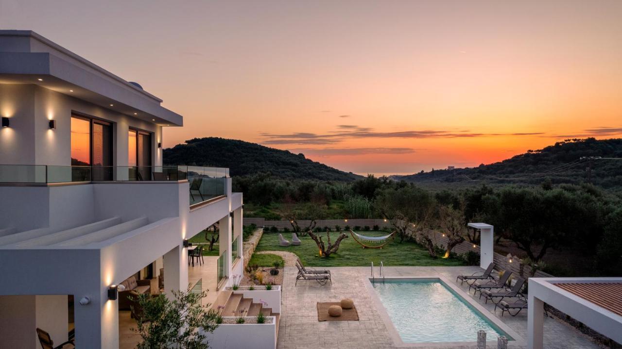 Valentino Luxury Villa Plános Esterno foto